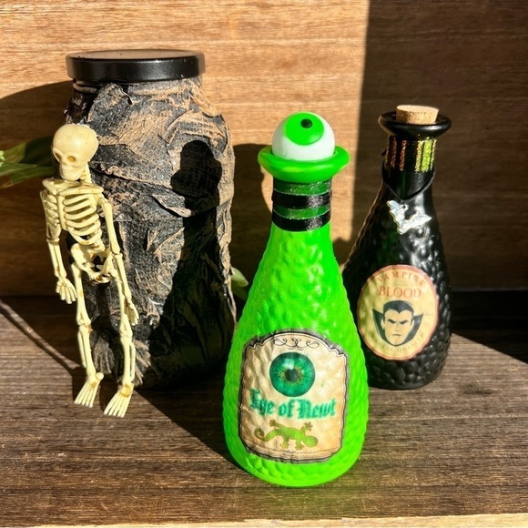 NEW Potion Spell Bottle - EYE OF NEWT - Apothecary Jar Halloween Home decor - Picture 7 of 10